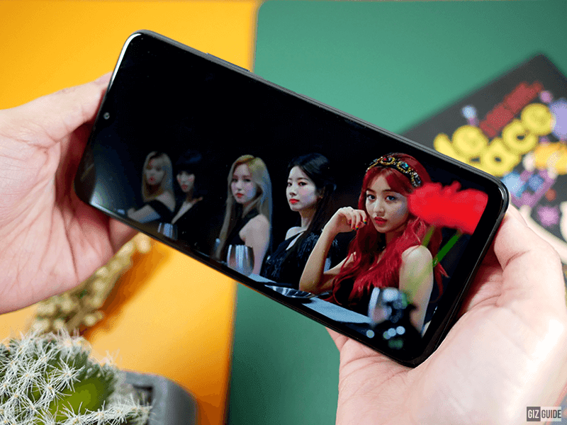 It has a 1080p screen with Widevine L1 support It has a 1080p screen with Widevine L1 support