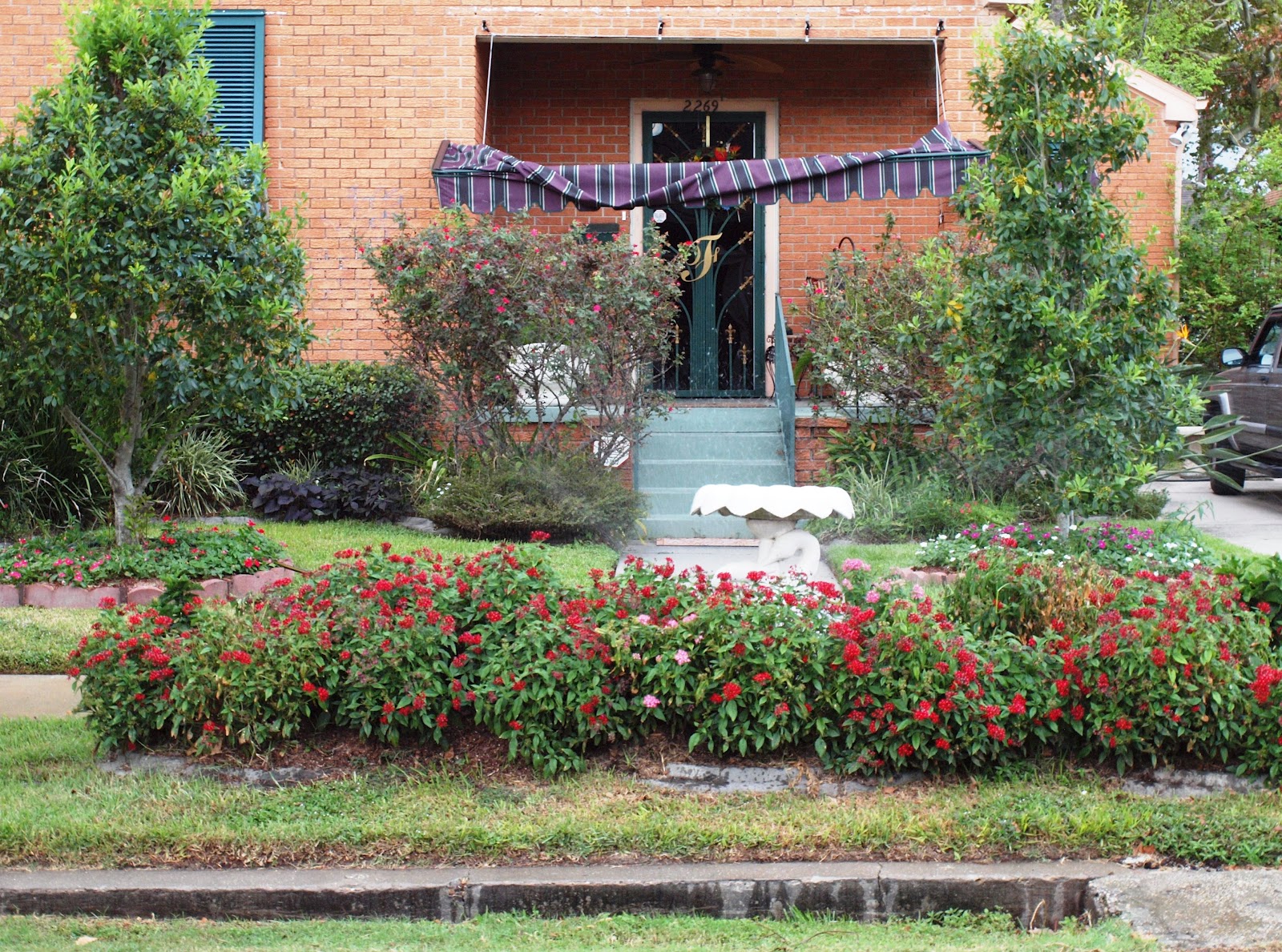 Poorly Presenting the Home (Staging & Curb Appeal)