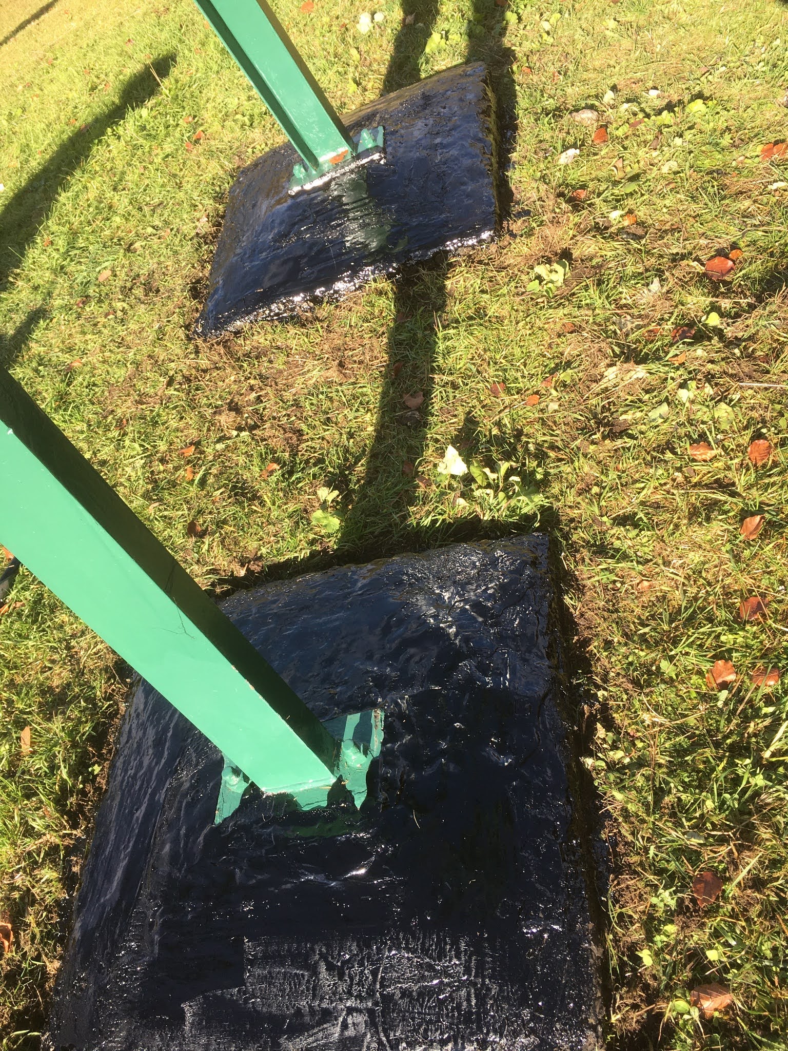 Bitumenska zaščita betonskih temeljev.