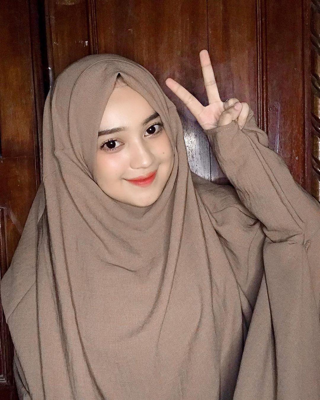 Mahasiswi cantik berjilbab berwajah imut terbaik bak anak SMP