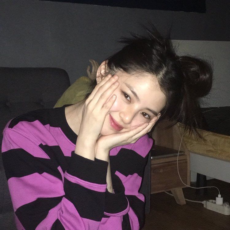 Semakin Populer, Foto-foto dari Han Sohee yang Pancarkan Aura “Girlfriend Material” Jadi Sorotan 28 YDnKP