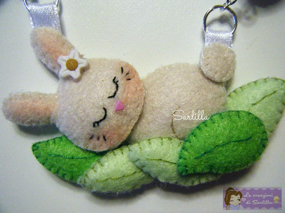 Una coniglietta addormentata e una dolce cerbiattina...