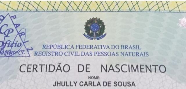 "Eu sou reconhecida como mulher, eu me reconheço, mas no meu documento eu não tinha esse reconhecimento", relembra Jhully. Foto: Arquivo Pessoal