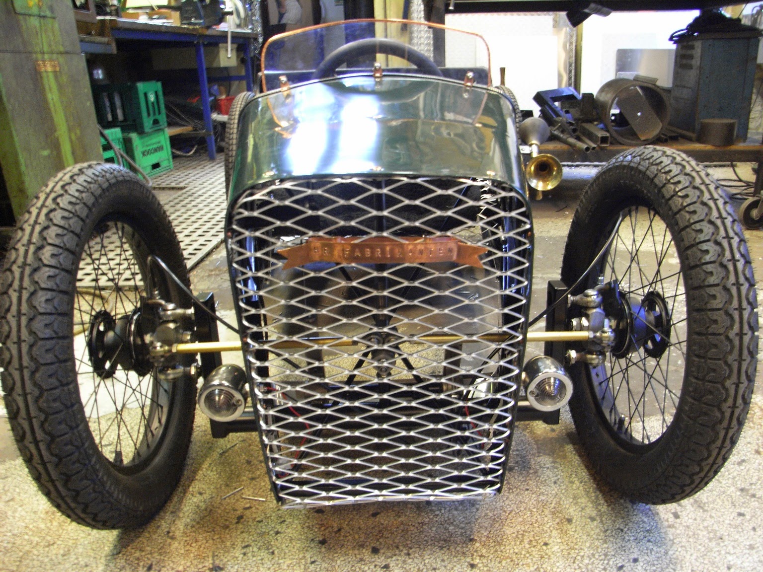 LEIKIER CYCLES AND METAL STUFF Electric hot rod car,inspiration was