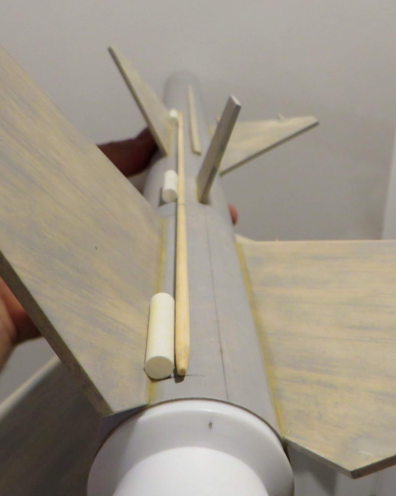 Model Rocket Building Estes Sasha Build 7271, Part 12, Lugs & Paint