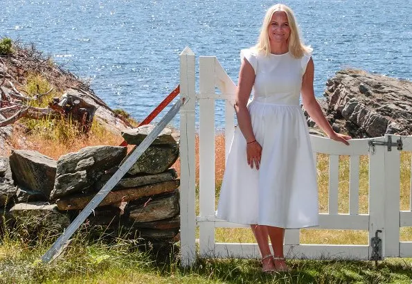 Crown Princess Mette-Marit, Princess Ingrid Alexandra and Prince Sverre Magnus attended the 2019 summer photo session