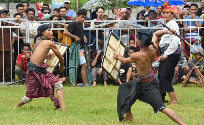 Lomba Perisaian Awali Rangkaian   Festival Pesona Bau Nyale di KEK Mandalika Lombok