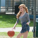 Bella Thorne ·   Hot Legs Basketball Foto 31