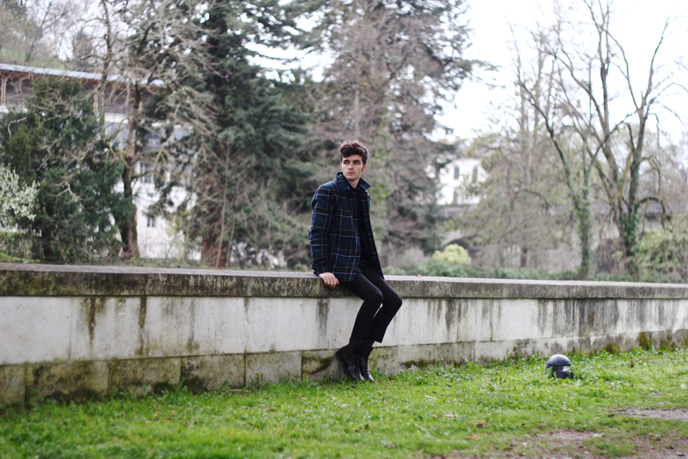 BLOG_MODE_STYLE-homme-masculin-angouleme-musee-de-la-bd-bande-dessinee-elegant-veste-balibaris-tartan-cardigan-agnesb-boots-dries-van-noten-fashion - 3