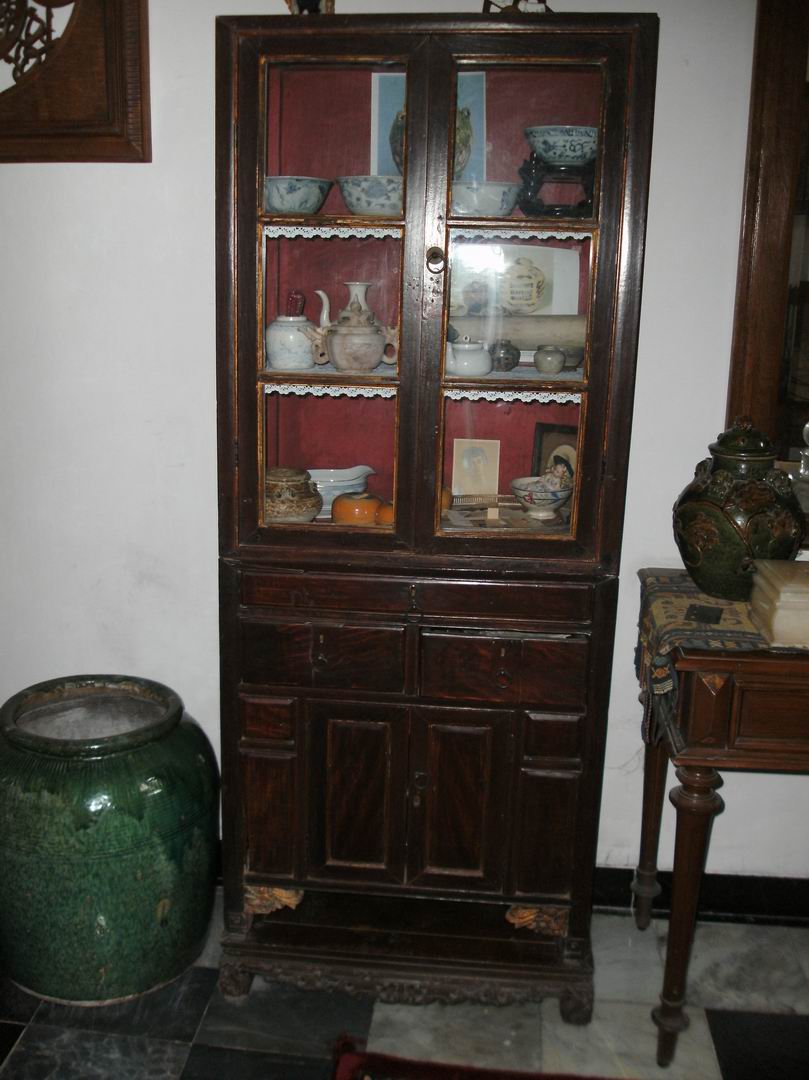 Puri Ayu: Lemari China Cui Ho antik (2)