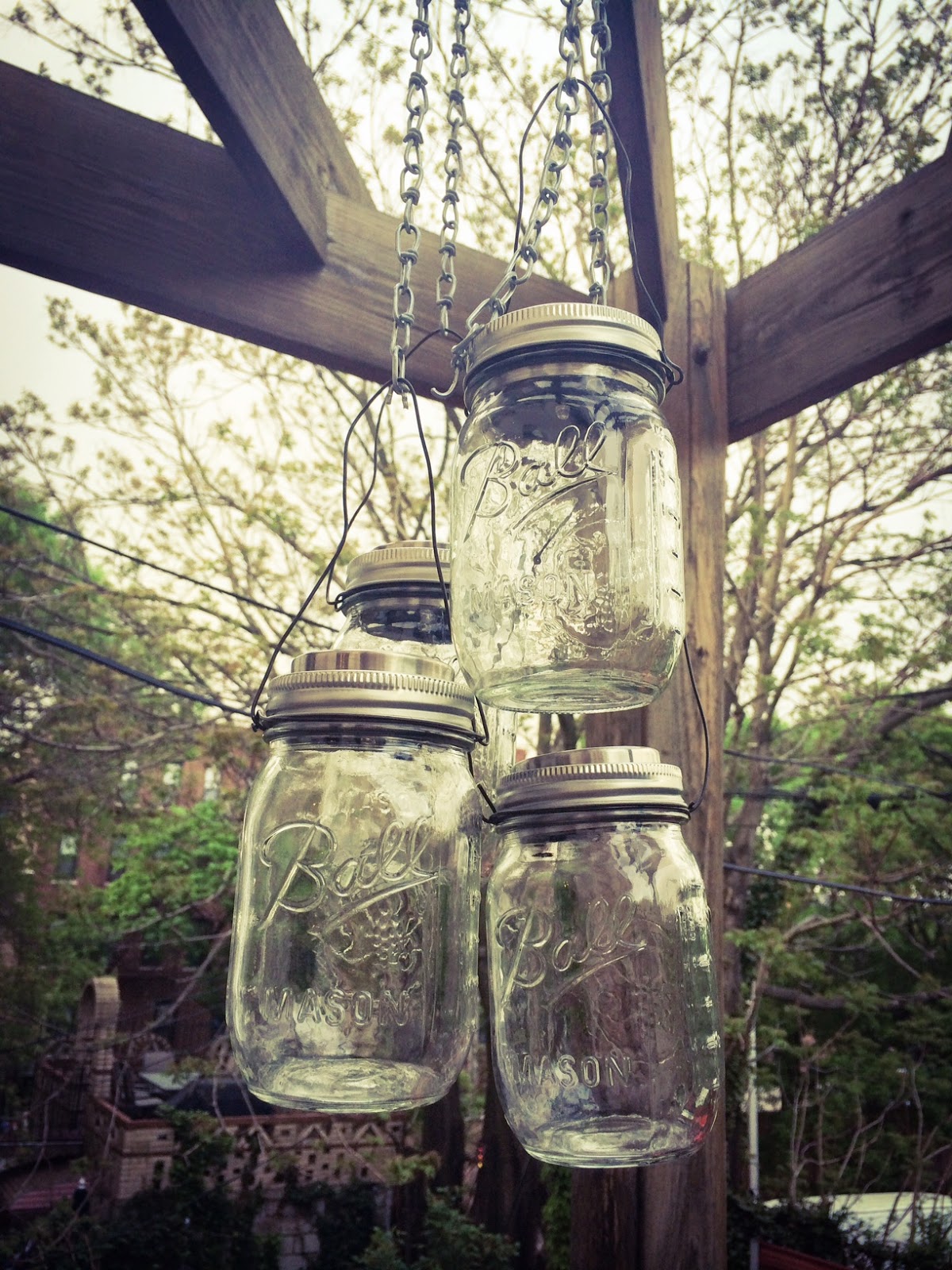 outdoor mason jar chandelier solar | www.brooklynlimestone.com