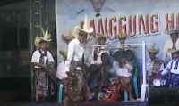 http://senbudi.blogspot.com/2015/11/tarian-masyarakat-nusa-tenggara-timur.html