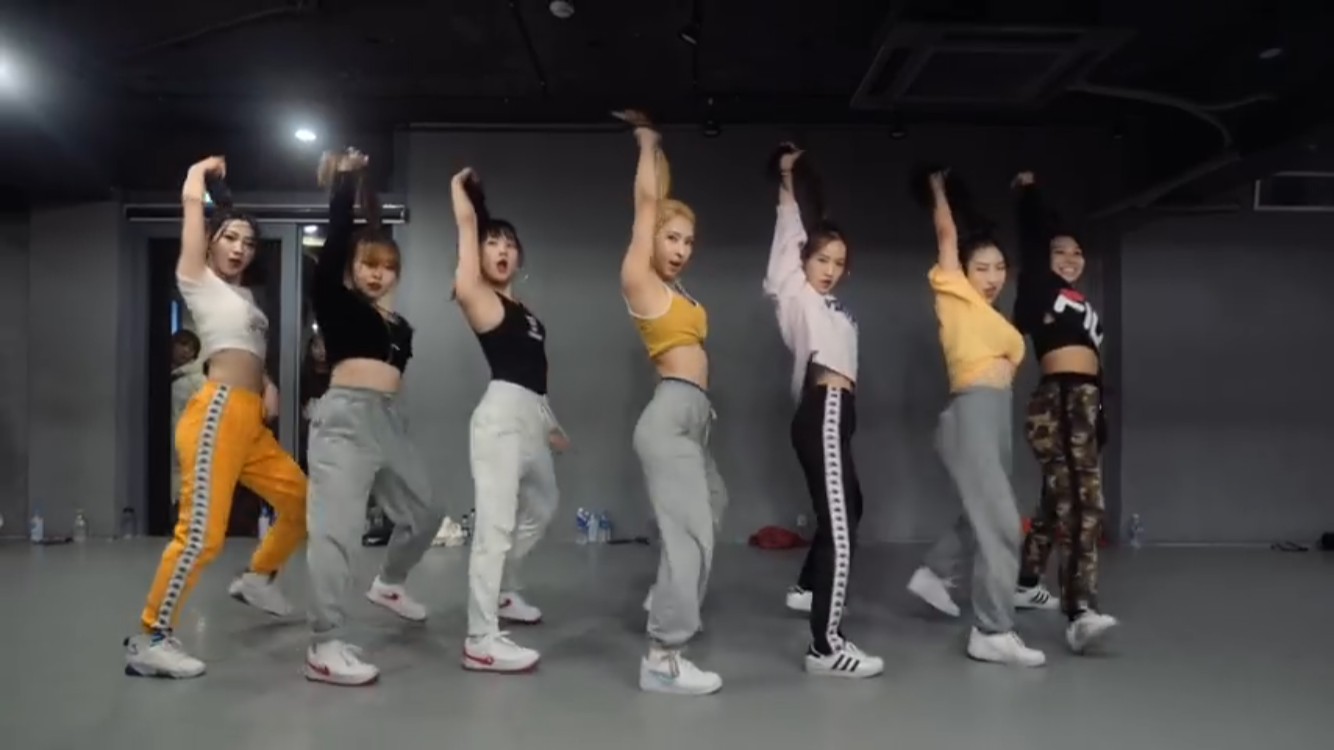 Handclap танец. 06. 1 million dance studio хореографы. 1 million студия танцев в корее. May j lee и lia kim.