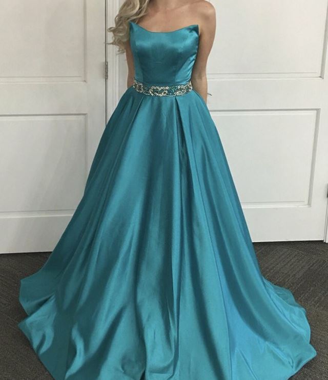 The Bandwagon Chic: Prom Dress to Steal the Prom Queen Title