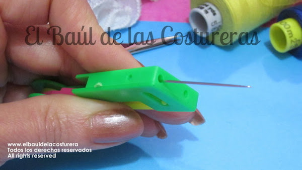 Enhebrador mecánico para aguja de coser