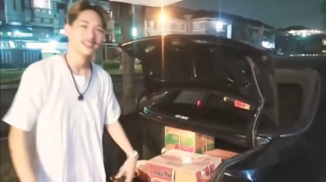 Warga Geruduk Rumah YouTuber Bandung Pembagi 'Makanan' Sampah
