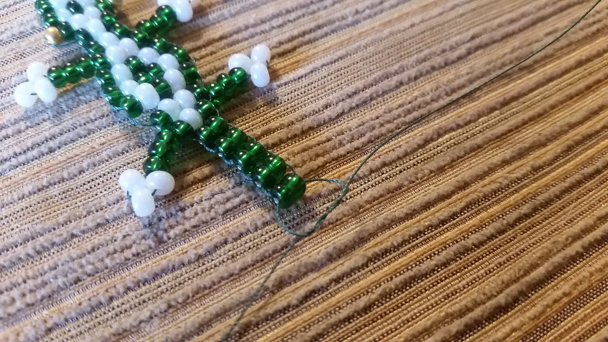 Cutoff Crafts DIY How To Make A Beaded Lizard (With Pictures)