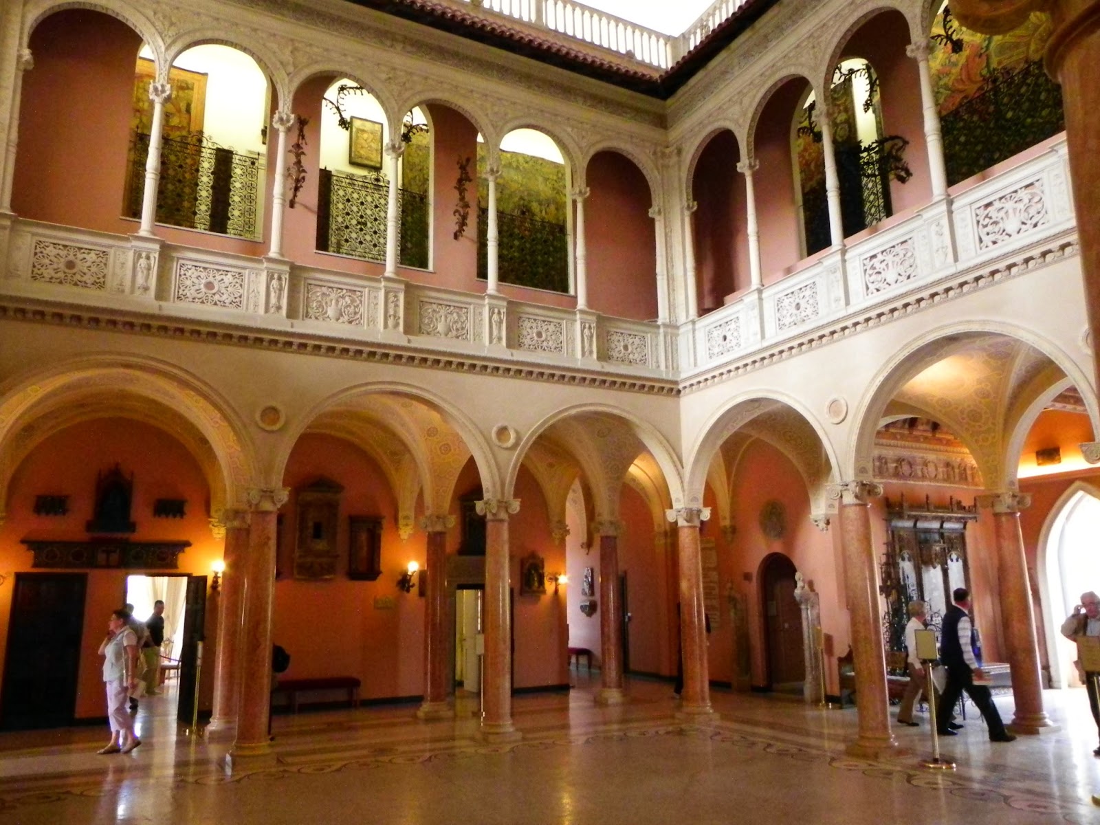 Where in the World are Bill and Mary Ephrussi Rothschild Mansion