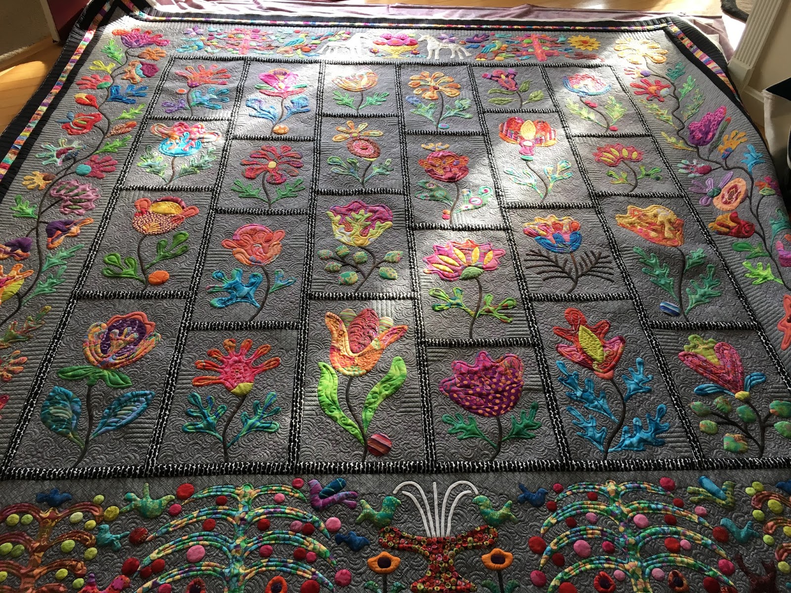 IMG_9039++Copy.JPG (1600×1200) Quilts, Colorful quilts, Embroidered