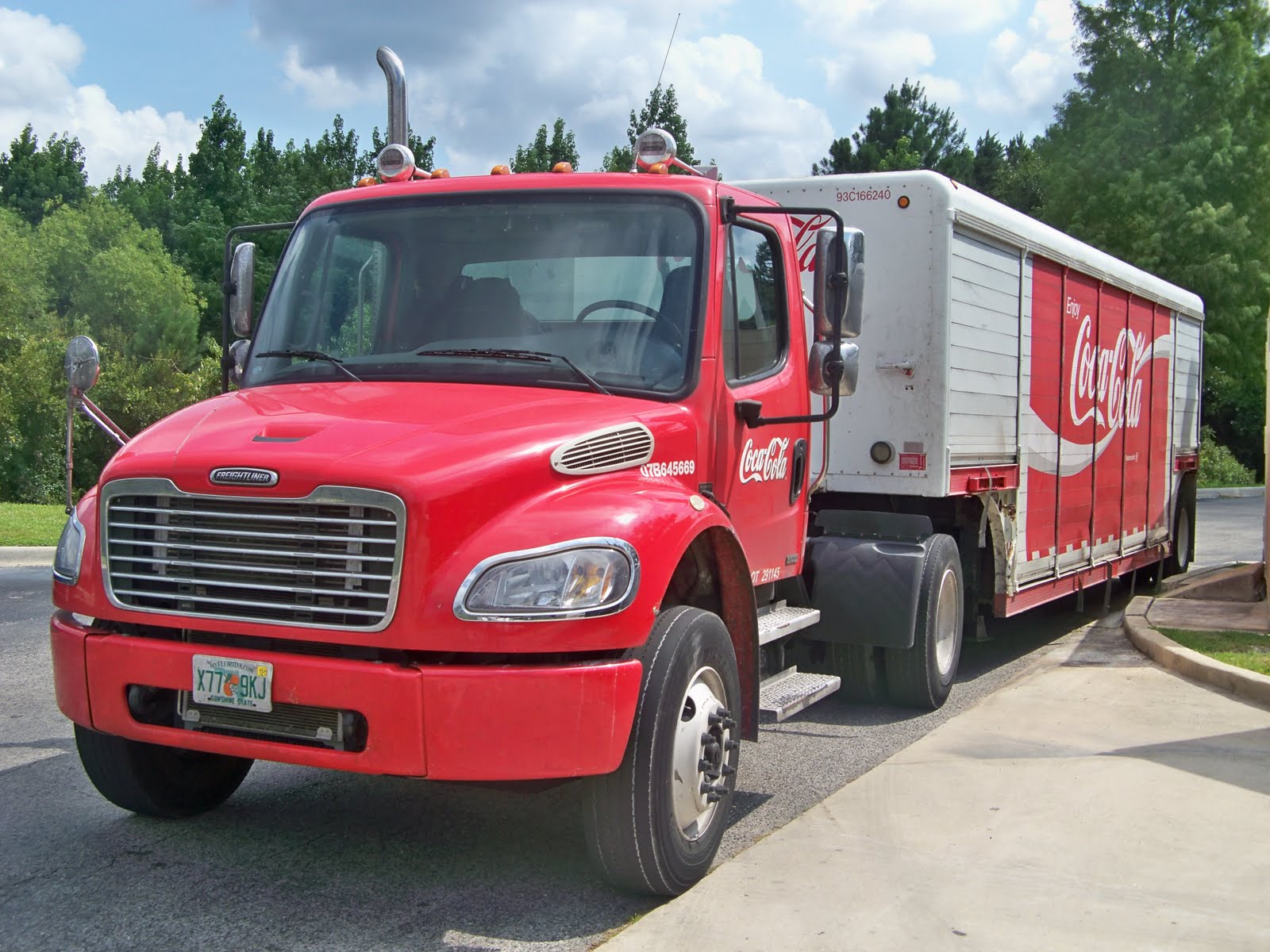 http://1.bp.blogspot.com/-_Z4xS5w84As/ThDE84AeZvI/AAAAAAAD1hE/3UDmTdab08c/s1600/DELIVERY%20TRUCK%20COCACOLA%20LAKE%20CITY%20FLORIDA,Coca%20Cola%20Bottling%20Coke%20Truck%20Columbia%20County%20FL..JPG