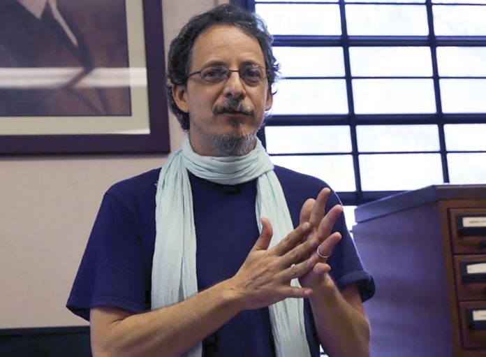 Rancho Las Voces Literatura / México Luis Felipe Lomelí gana el