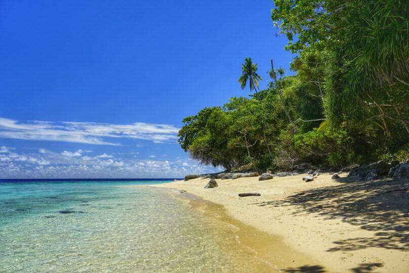 daftar pantai pulau hatta (banda naira)