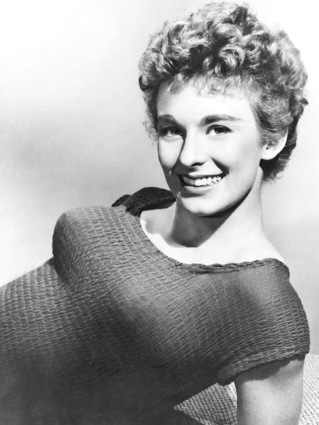 20 Wonderful Black and White Photos of Cloris Leachman in the 1960s and