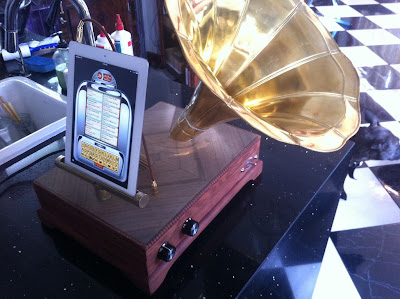steampunk speaker system for iPad (iPhonograph)