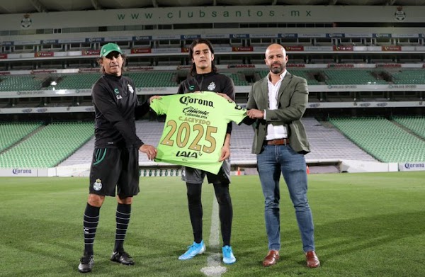 Oficial: Santos Laguna, renueva Carlos Acevedo hasta 2025