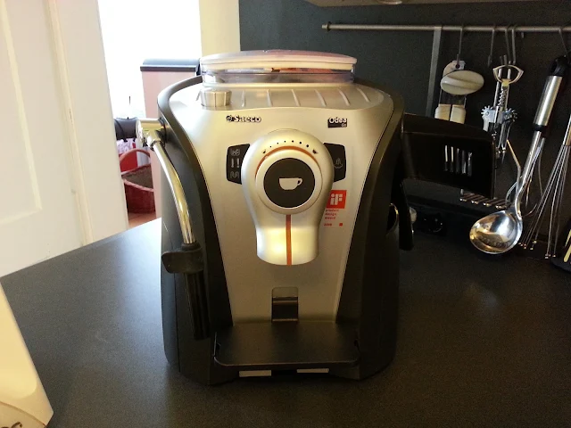 Ein kleines Vorweihnachtsgeschenk für mich, ein Kaffeevollautomat für Einsteiger, der Saeco RI9752/01 Kaffeevollautomat ODEA GO .