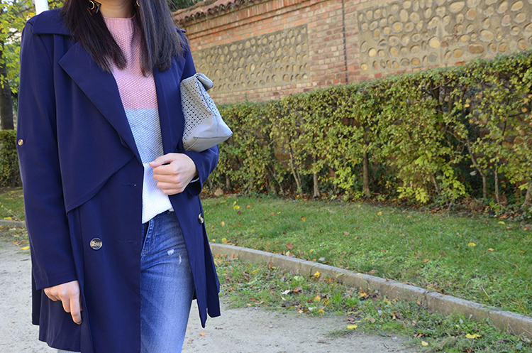 blue_outfit_blogger_sailor_cap_look_jeans_pink_stilettos_sweatter