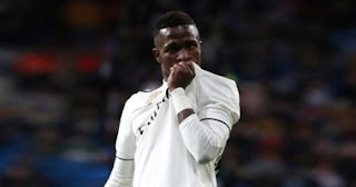نجم ريال مدريد: بنزيما يفعل كل شىء لمساعدتى على تقديم الأفضل