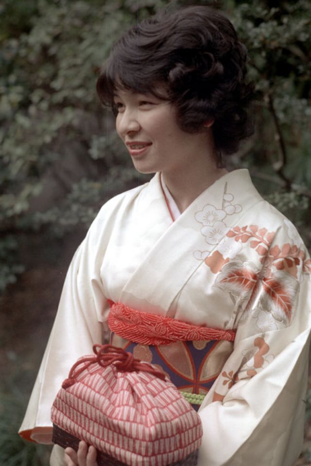 Vintage Tokyo Street Style: Ladies and Their Everyday Looks in the early 1970s - 24
