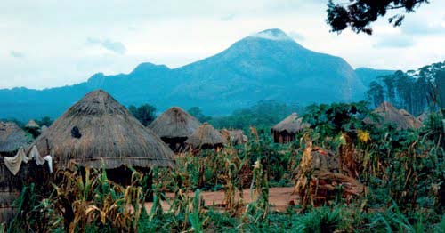 Monte Binga Visto de uma aldeia