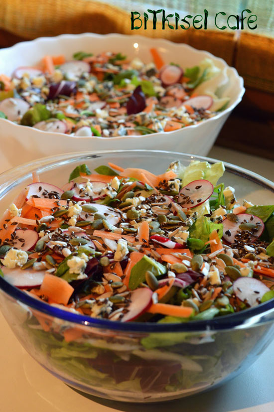 Bitkisel Cafe Mixed Lettuce, Fennel and Apple Salad