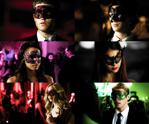 SNEAK PEEK : The Vampire Diaries: Masquerade