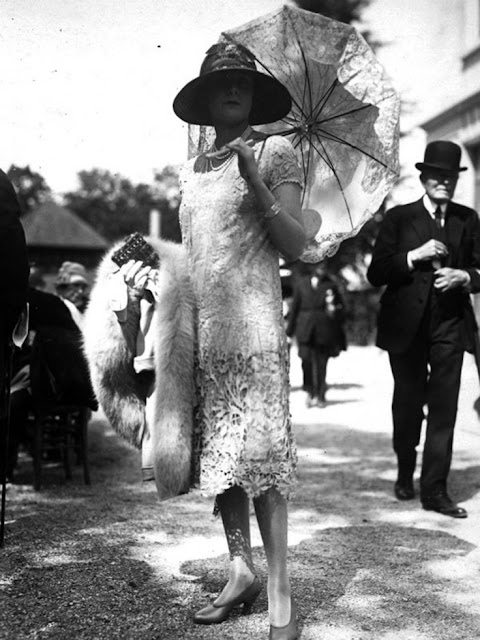 50 Fabulous Vintage Photos That Show Women’s Street Style From The