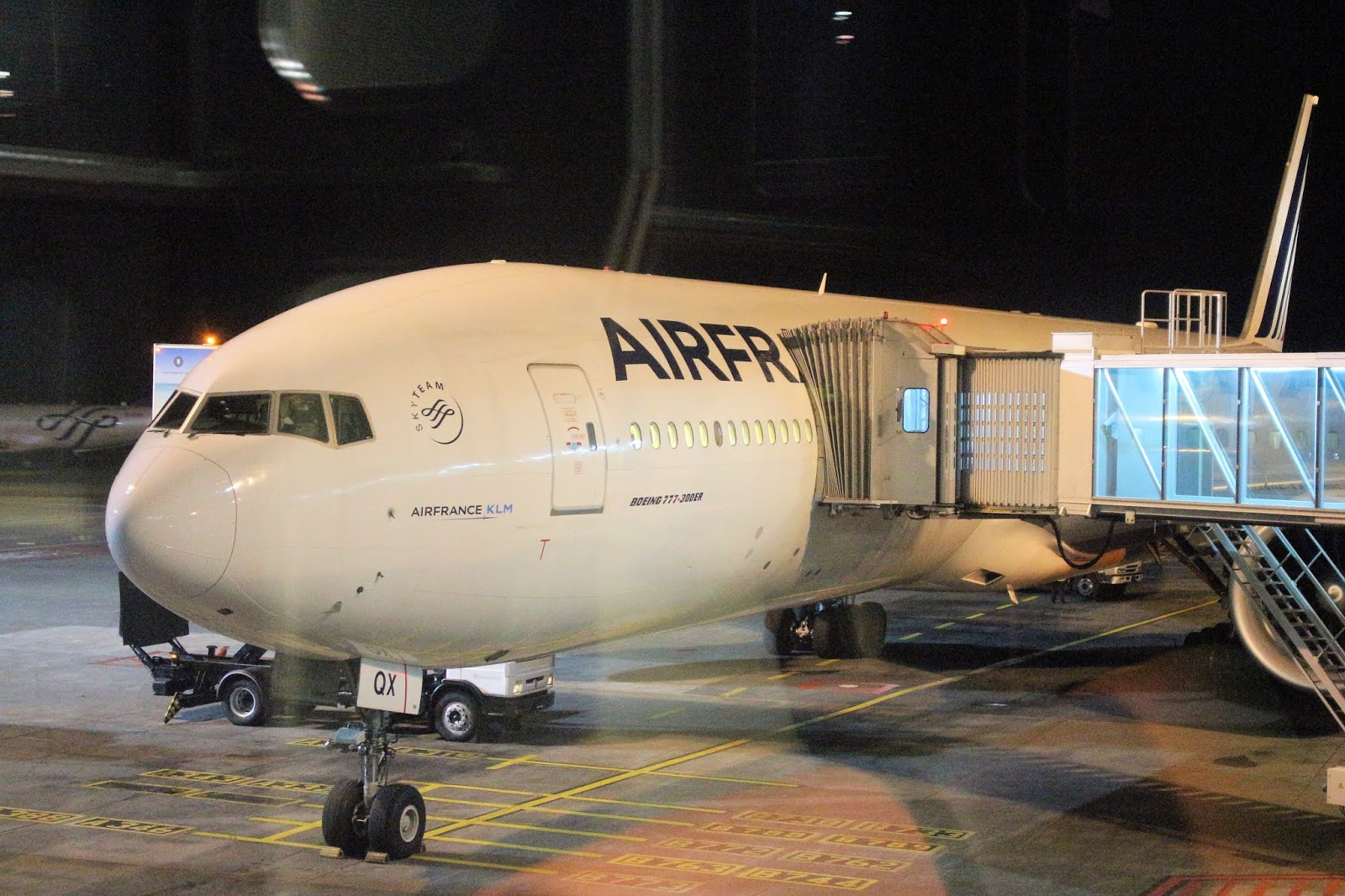 Follow The Sun Flug Air France Economy Class Boeing 777 300 Mauritius Paris