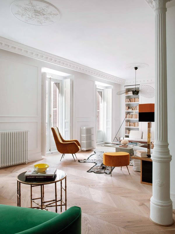 UNA CASA BLANCA CON FONDO CLÁSICO - Decoestilo12