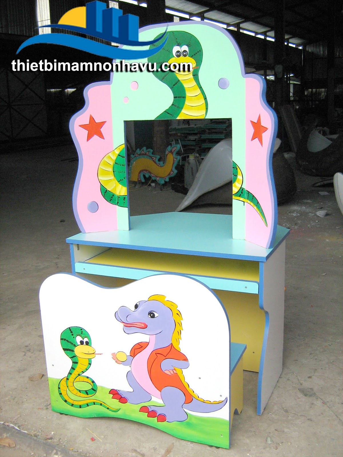 Bộ bàn ghế kidsmart vẽ hình con rắn
