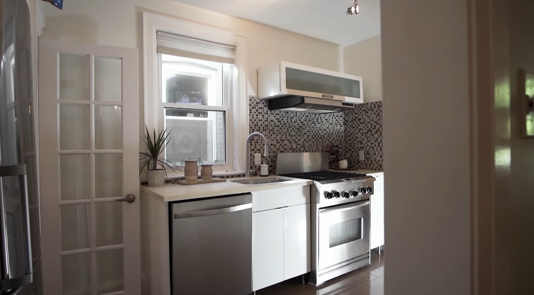 21 Photos vs. 311 Victoria Park Ave, Toronto Interior Design Home Tour