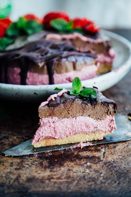 STRAWBERRY + CHOCOLATE CHEESECAKE