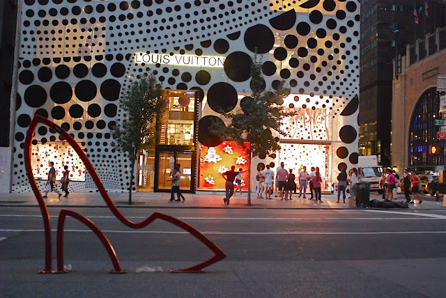 NYC ♥ NYC: Louis Vuitton Collaborates With Artist Yayoi Kusama - Manhattan Flagship Store Facade ...
