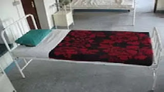 Un lit inoccupé Un lit inoccupé