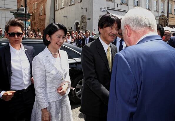 Crown Prince Akishino and Crown Princess Kiko visited the southern city of Krakow, at breakfast held at Sukiennice