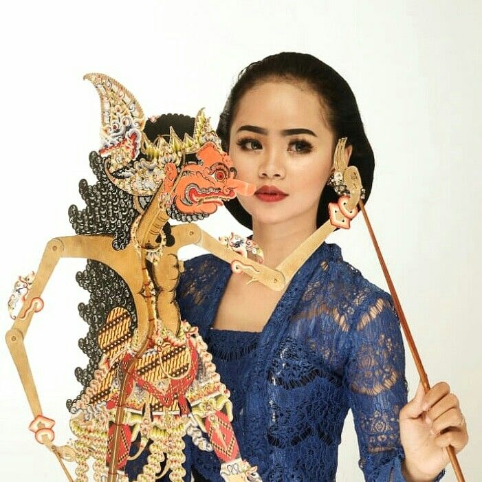 Wanita Adalah Simbol Budaya Jawa, Tapi Kini Budaya Jawa "Dilarang