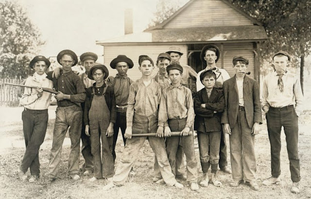 Belajar Itu Penting&hellip; Permainan Bola Kasti, Sejarah