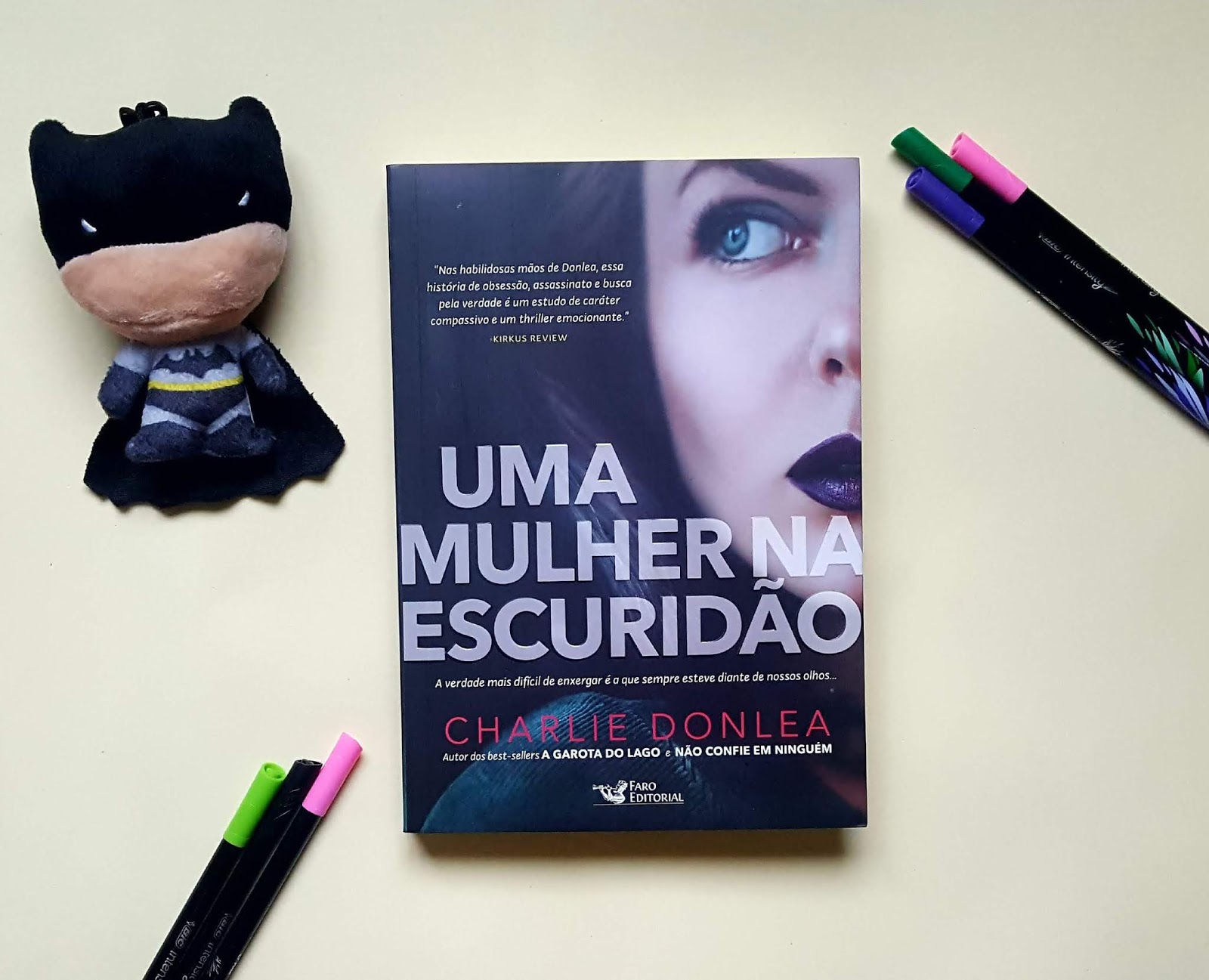 Uma mulher na escuridão Uma mulher na escuridão