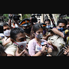Rhea Chakraborty Ditangkap karena Narkoba, Aktris India: Itu Karma