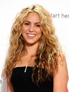 Shakira long curly hairstyles